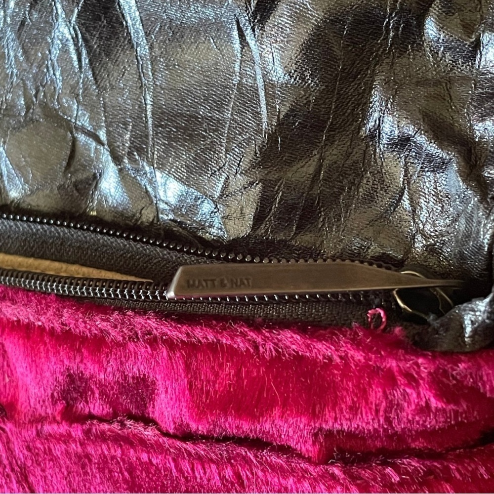 Matt & Nat Santogold Red Velvet Clutch Shoulder Crossbody Foldover Purse - Picture 10 of 11